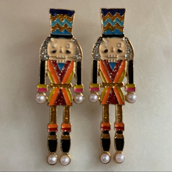 Christmas/Holiday Nutcracker Earrings with Pearls New - Picture 2 of 3